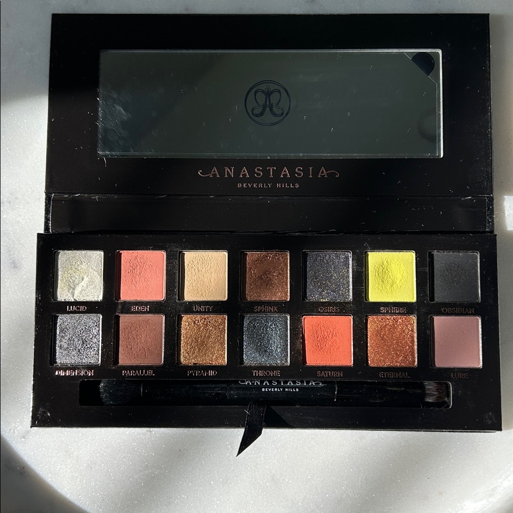ABH Prism eyeshadow palette